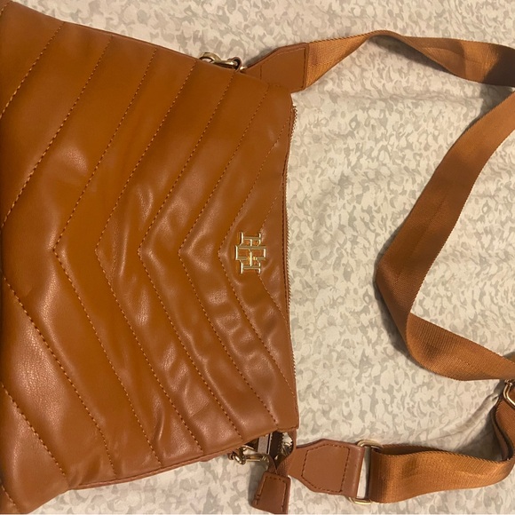 Elegant Tan Handbag - Picture 6 of 7